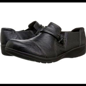 Clarks Women's leather flats Loafer